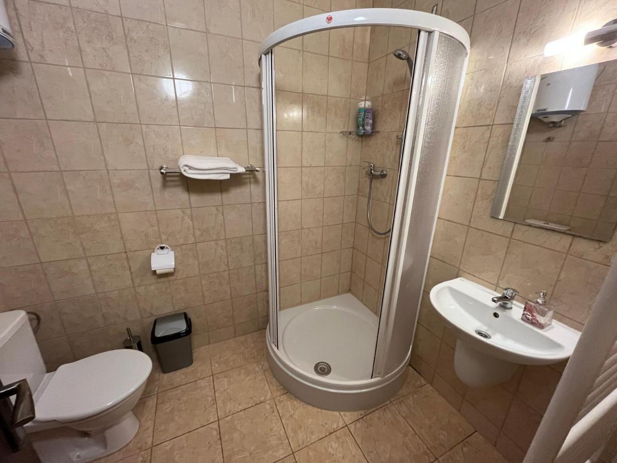 M&M Apartment, Free Parking Κάρλοβι Βάρι Εξωτερικό φωτογραφία